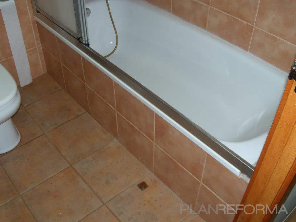 Baño Estilo moderno Color azul  diseñado por OBRAS Y REFORMAS MACIAS | Gremio | Copyright si