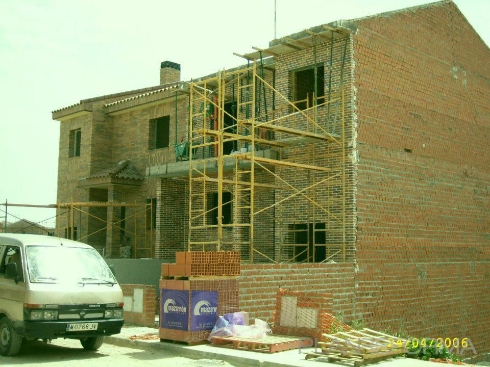 Exterior Estilo tradicional Color rosa  diseñado por cesar | Gremio | Copyright SI SOY EL DUEÑO DE LA FOTO POR REALIZAR LA OBRA