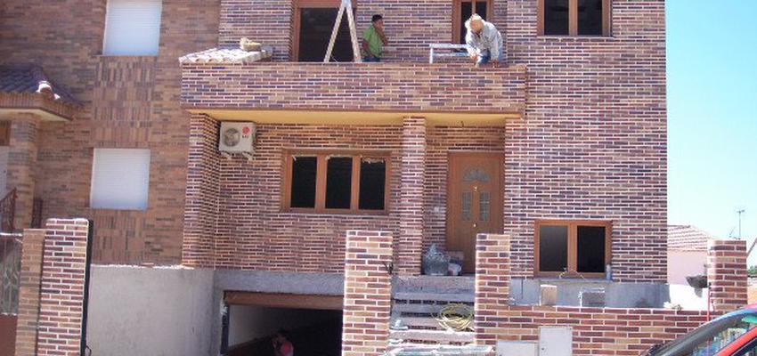 Exterior Estilo tradicional Color rosa  diseñado por cesar | Gremio | Copyright SI SOY EL DUEÑO DE LA FOTO POR REALIZAR LA OBRA