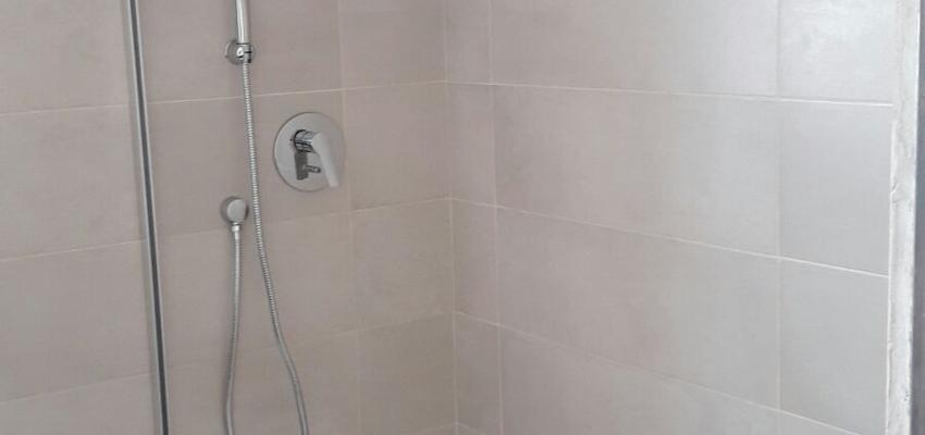 Baño Estilo moderno Color gris  diseñado por CABLEGESTION Y COMUNICACIONES SL | Gremio 