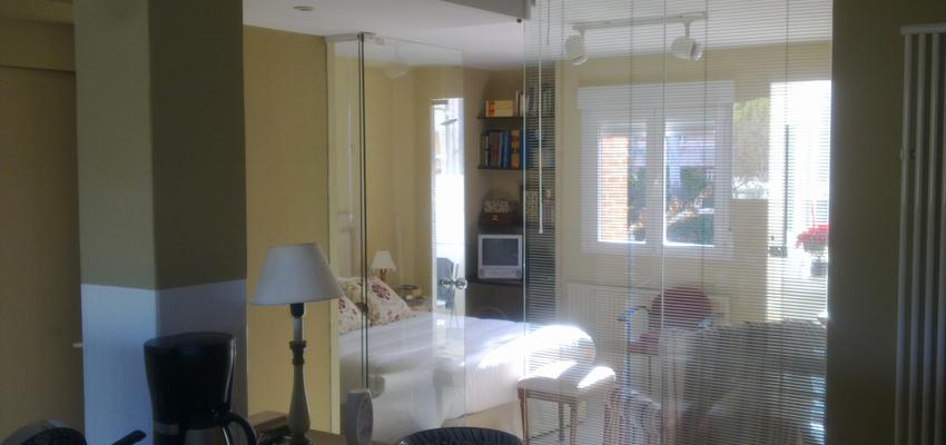 Dormitorio style moderno color amarillo, beige, blanco  diseñado por JOSE LUIS MARTÍNEZ-BARONA DEL CACHO | Arquitecto 