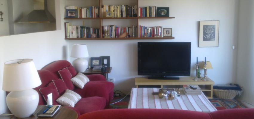 Salon style contemporaneo color rojo, beige, blanco  diseñado por JOSE LUIS MARTÍNEZ-BARONA DEL CACHO | Arquitecto 