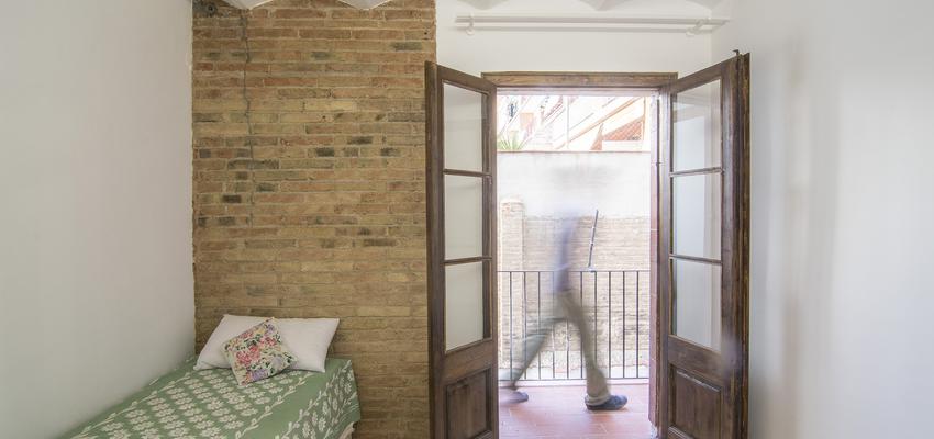 Baño, Dormitorio, Cocina Estilo contemporaneo Color marron, amarillo, marron  diseñado por VOLTA arquitectes | Arquitecto | Copyright Joan Andreu, Usue Belendia