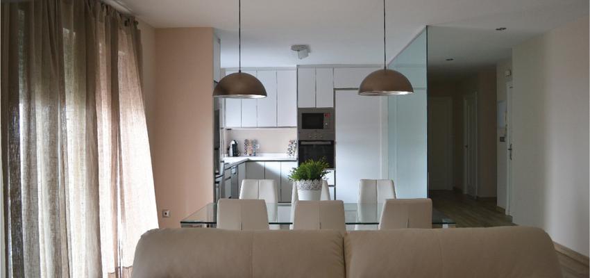 Comedor, Cocina, Salon Estilo contemporaneo Color marron, beige, blanco  diseñado por Luis | Arquitecto | Copyright Inequal studio
