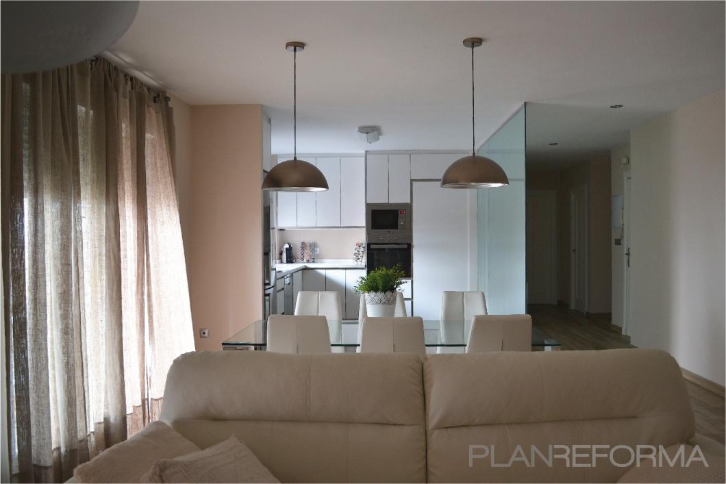 Comedor, Cocina, Salon Estilo contemporaneo Color marron, beige, blanco  diseñado por Luis | Arquitecto | Copyright Inequal studio
