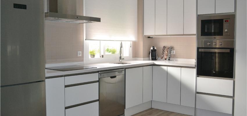 Cocina Estilo contemporaneo Color marron, beige, blanco  diseñado por Luis | Arquitecto | Copyright inequal studio