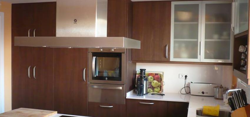 Cocina style contemporaneo color ocre, marron, beige, blanco  diseñado por Jonathan | Arquitecto 