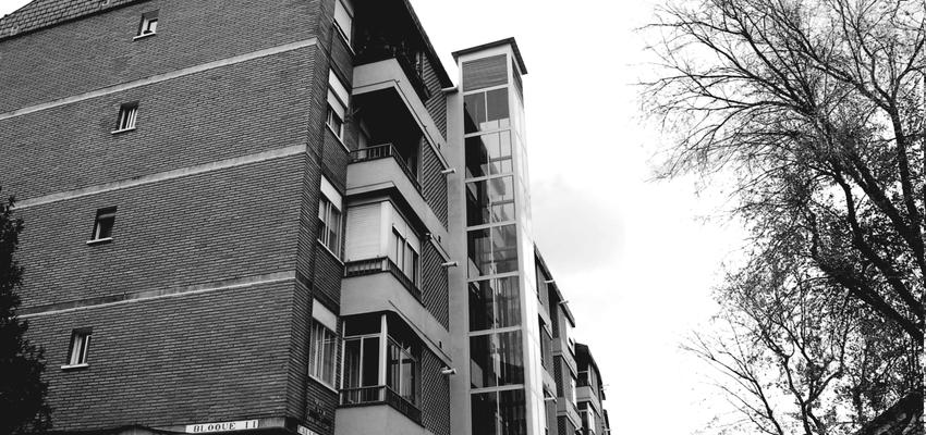 Exterior style moderno color beige, beige, marron  diseñado por TOLMO arquitectos | Arquitecto 