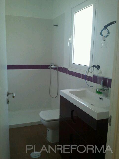 Baño Estilo moderno Color beige  diseñado por refor+ | Arquitecto 