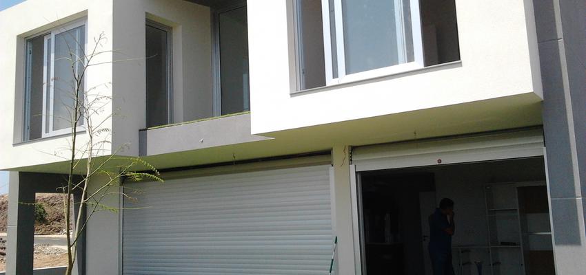 Exterior style moderno color blanco, gris  diseñado por refor+ | Arquitecto 