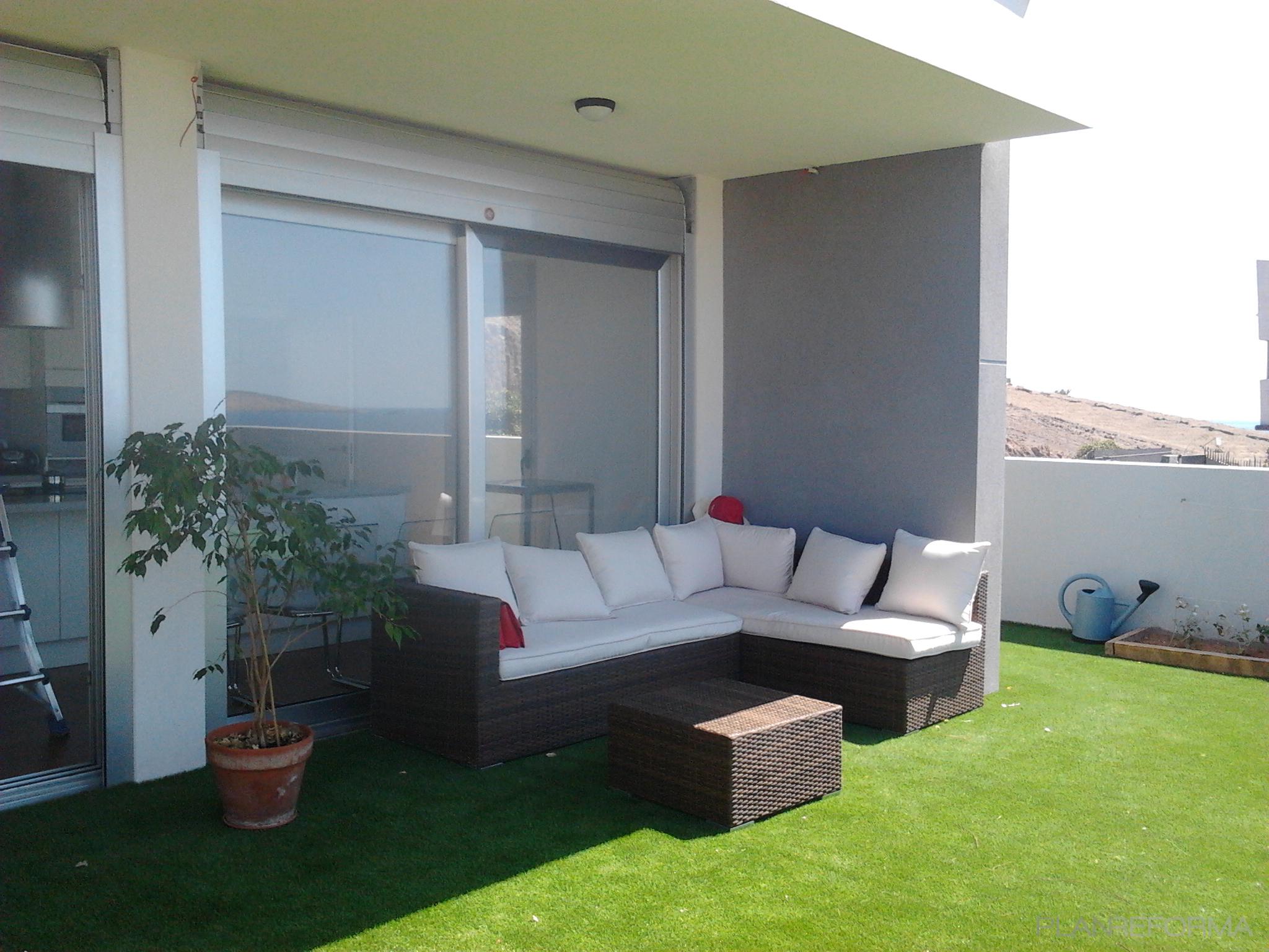 Exterior, Jardin style moderno color marron, blanco, gris  diseñado por refor+ | Arquitecto 