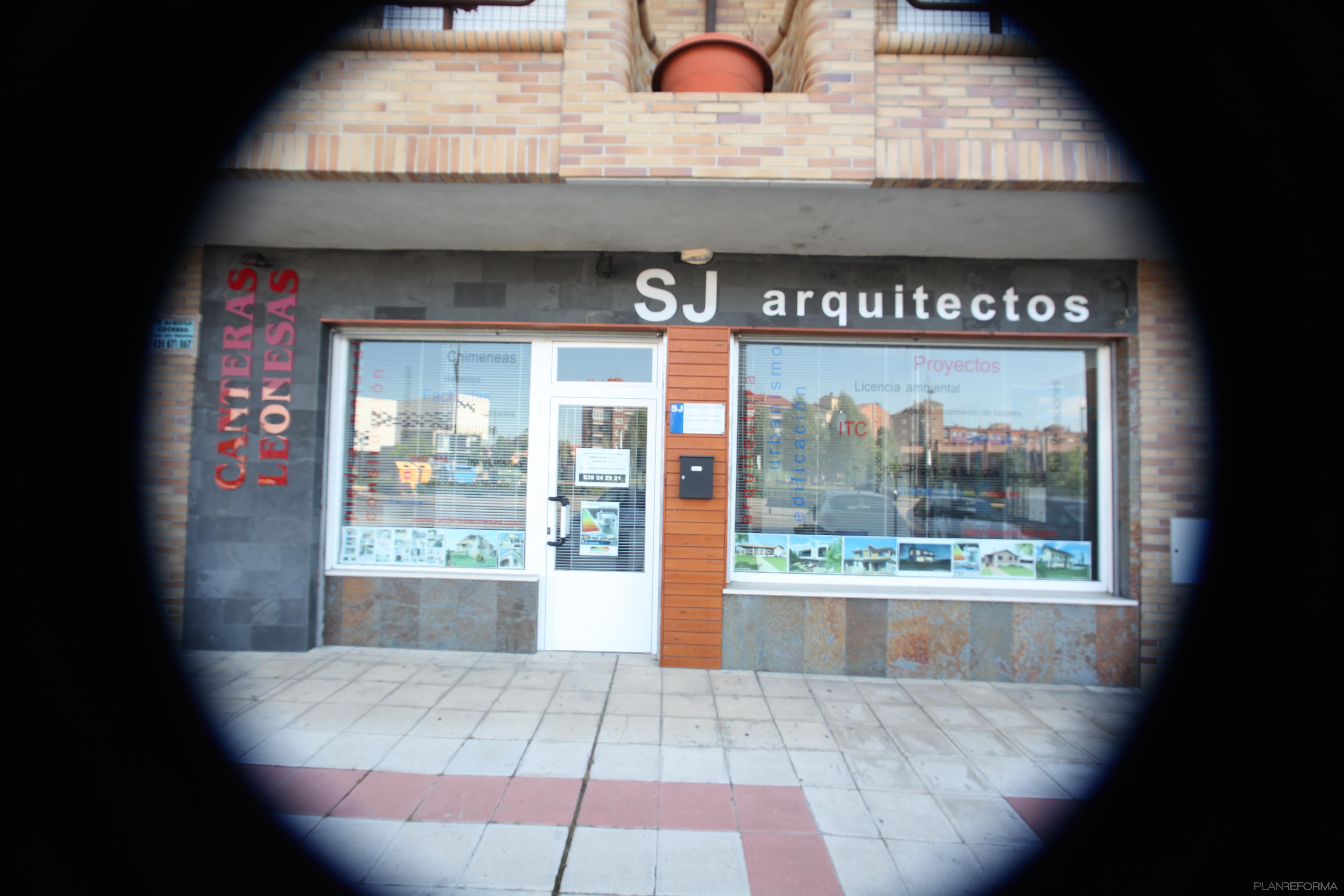 Exterior style contemporaneo color blanco, negro, bronce  diseñado por SJ arquitectos | Arquitecto | Copyright SJ arquitectos