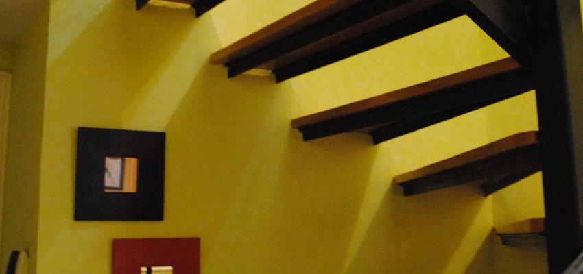 Escalera Estilo eclectico Color amarillo  diseñado por Pintores Juan Jimenez | Gremio | Copyright Pintores Juan Jimenez