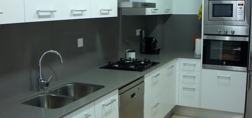 Cocina Estilo tradicional Color marron, beige, blanco  diseñado por ARQUIVOLTA | Arquitecto Técnico | Copyright El propietario nos autoriza a publicar la imagen sin proporcionar datos concretos de la obra ni propiedad.