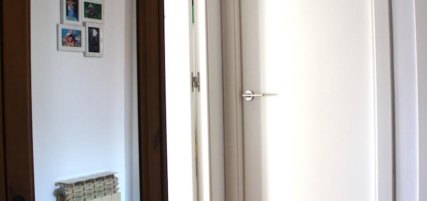 Pasillo Estilo contemporaneo Color marron, blanco  diseñado por ARQUIVOLTA | Arquitecto Técnico | Copyright Imatge d'Arquivolta