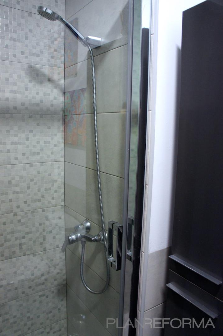 Baño Estilo moderno Color marron, blanco, gris  diseñado por ARQUIVOLTA | Arquitecto Técnico | Copyright Imatge d'Arquivolta