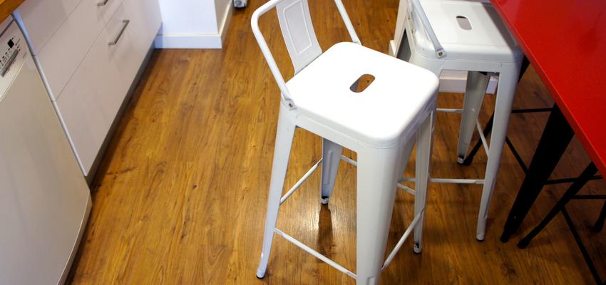 Cocina Estilo contemporaneo Color rojo, marron, blanco  diseñado por ARQUIVOLTA | Arquitecto Técnico | Copyright Imatge d'Arquivolta