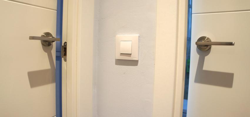 Dormitorio Estilo contemporaneo Color marron, blanco, gris  diseñado por ARQUIVOLTA | Arquitecto Técnico | Copyright Imatge d'Arquivolta