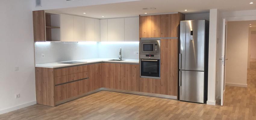 Comedor, Cocina, Salon Estilo moderno Color marron, blanco, gris  diseñado por ARQUIVOLTA | Arquitecto Técnico | Copyright Imagen de Arquivolta