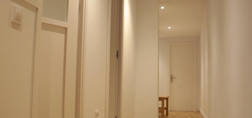 Pasillo Estilo vintage Color marron, blanco  diseñado por ARQUIVOLTA | Arquitecto Técnico | Copyright Imagen de Arquivolta