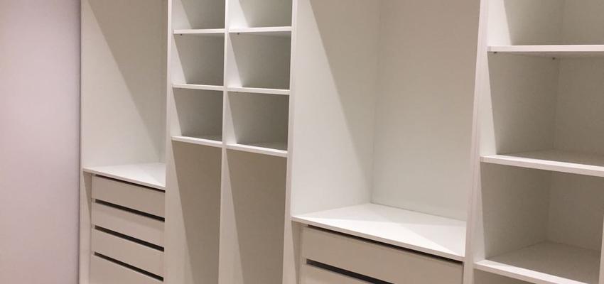 Dormitorio Estilo moderno Color marron, blanco  diseñado por ARQUIVOLTA | Arquitecto Técnico | Copyright Imagen de Arquivolta