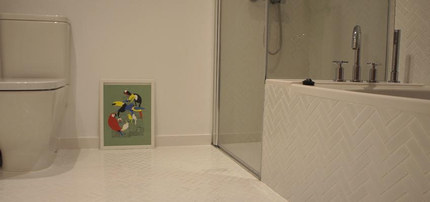 Baño Estilo moderno Color blanco, gris  diseñado por ARQUIVOLTA | Arquitecto Técnico | Copyright Imagen de Arquivolta