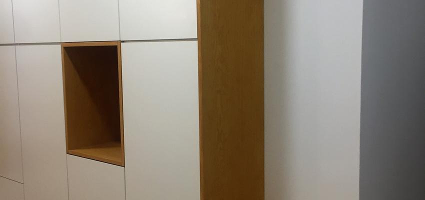 Recibidor, Pasillo Estilo moderno Color marron, blanco, bronce  diseñado por ARQUIVOLTA | Arquitecto Técnico | Copyright Arquivolta Sant Cugat SL