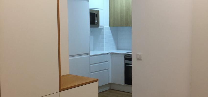 Recibidor, Pasillo, Cocina Estilo moderno Color marron, blanco, bronce  diseñado por ARQUIVOLTA | Arquitecto Técnico | Copyright Arquivolta Sant Cugat SL