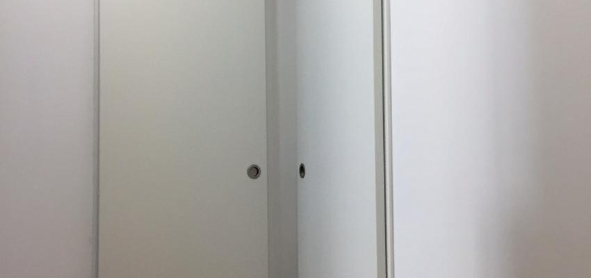 Baño, Recibidor, Pasillo Estilo moderno Color marron, blanco, bronce  diseñado por ARQUIVOLTA | Arquitecto Técnico | Copyright Arquivolta Sant Cugat SL