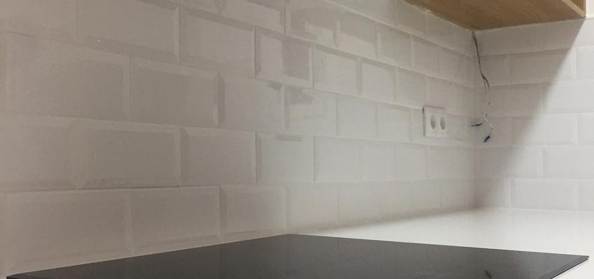 Cocina Estilo moderno Color marron, blanco, bronce  diseñado por ARQUIVOLTA | Arquitecto Técnico | Copyright Arquivolta Sant Cugat SL