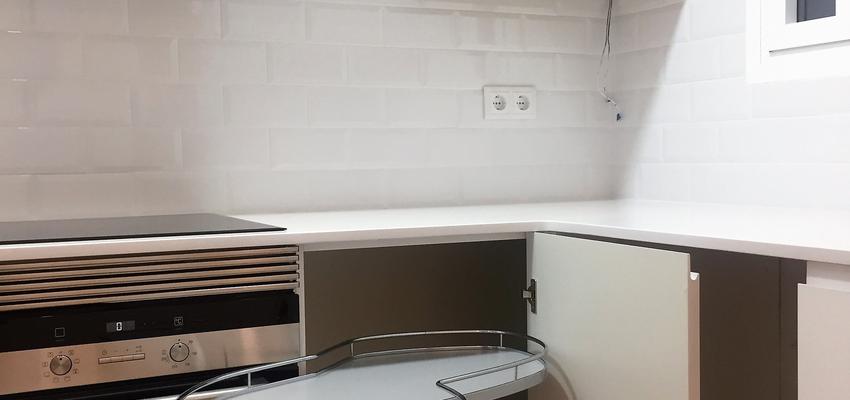 Cocina Estilo moderno Color marron, beige, blanco  diseñado por ARQUIVOLTA | Arquitecto Técnico | Copyright Arquivolta Sant Cugat SL