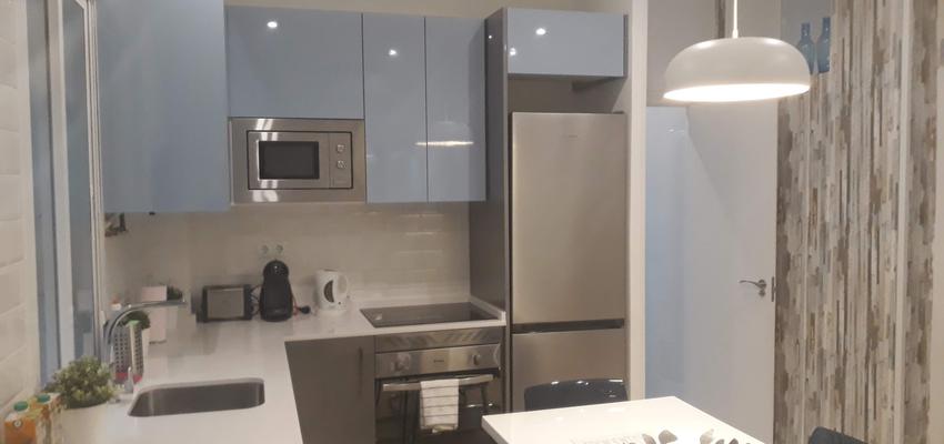 Cocina Estilo kitsch Color ocre, azul, plateado  diseñado por J. Manuel Serrano | Arquitecto Técnico | Copyright J. Manuel Serrano