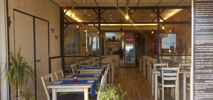 Restaurante, Bar Estilo mediterraneo Color blanco, gris  diseñado por Ginés Espada | Gremio | Copyright Inmovalia Group 2020 SL