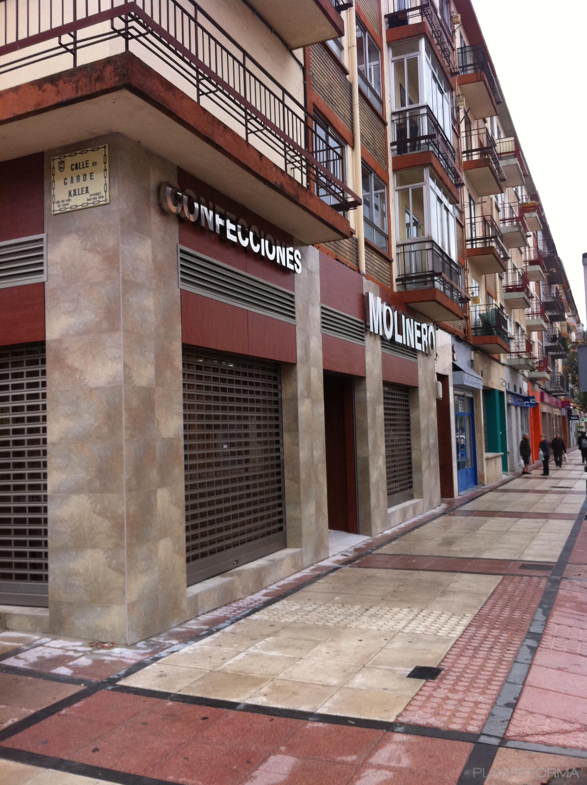 Exterior style contemporaneo color beige, marron, beige, blanco, negro  diseñado por Placo-ok | Gremio 