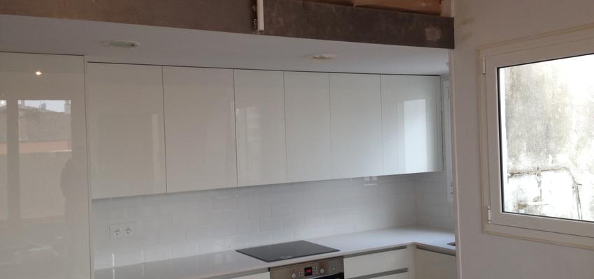 Cocina Estilo moderno Color marron, blanco  diseñado por Tilcara Sur | Gremio 