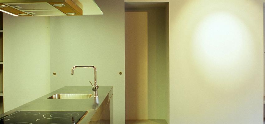 Cocina Estilo contemporaneo Color blanco, gris, plateado  diseñado por Tilcara Sur | Gremio 