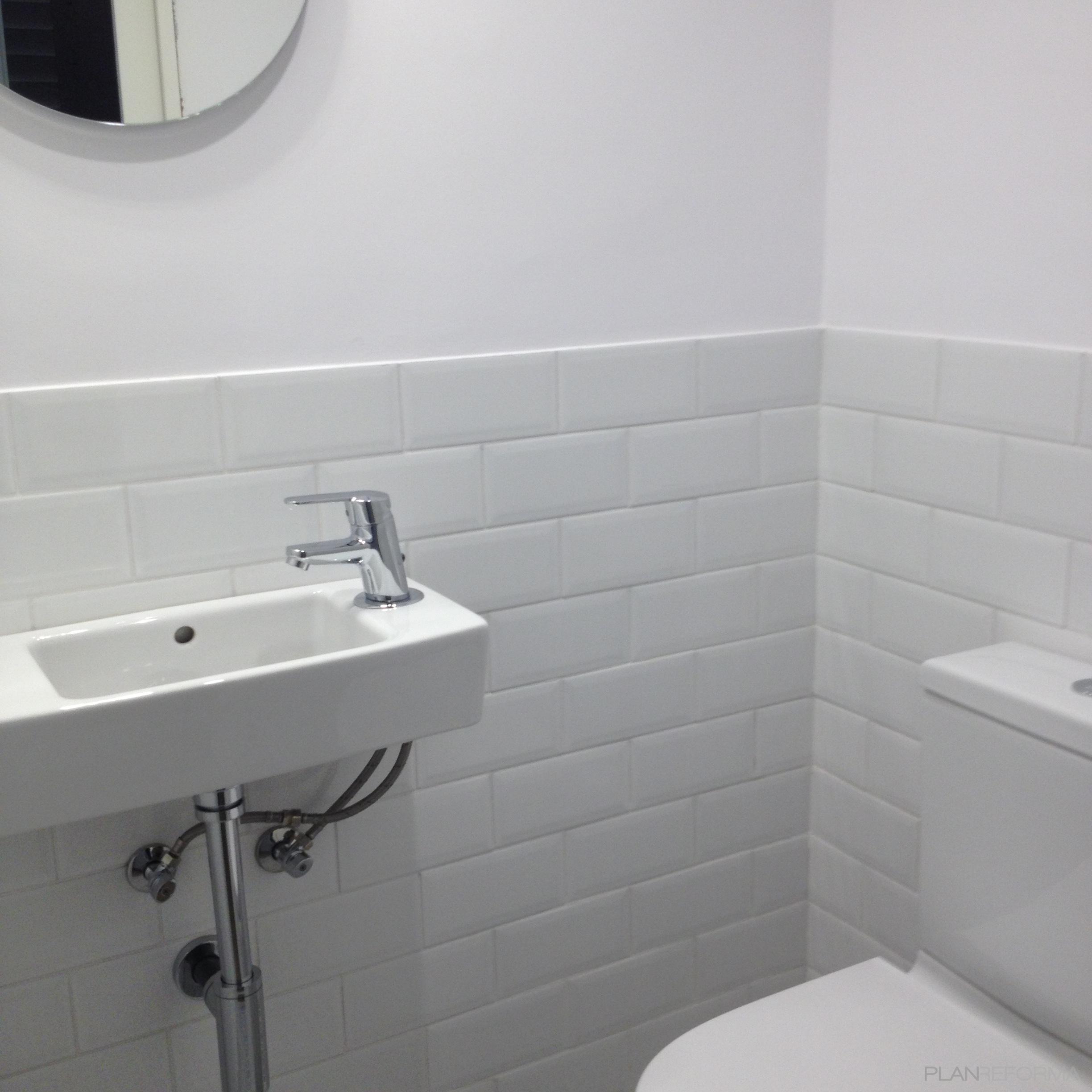 Baño Estilo clasico Color blanco  diseñado por Tilcara Sur | Gremio 
