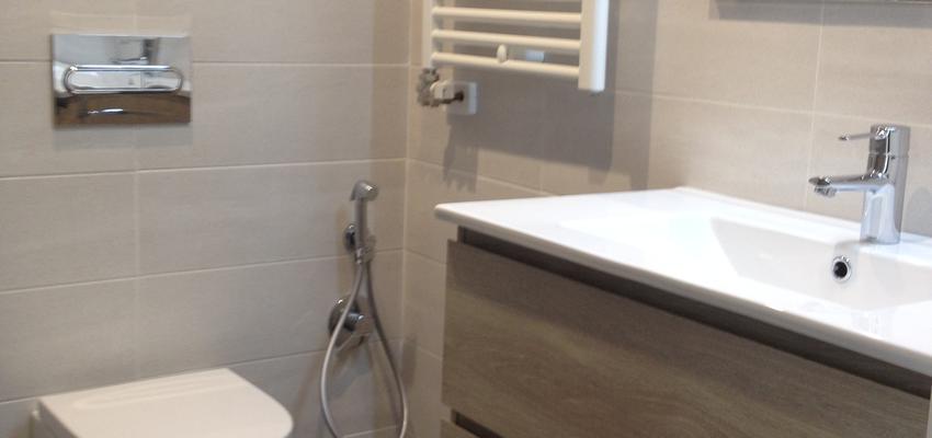 Baño Estilo moderno Color amarillo, beige, blanco  diseñado por Tilcara Sur | Gremio 