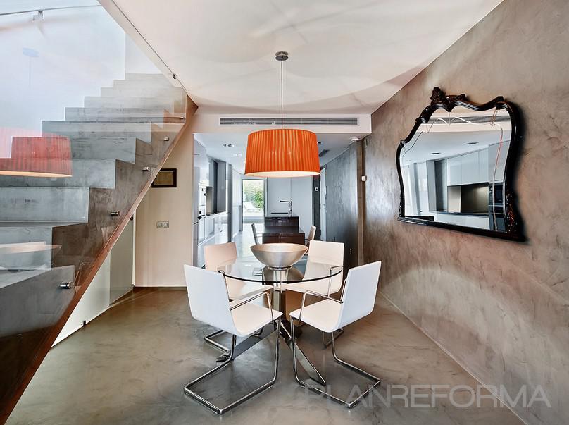 Comedor, Salon Estilo mediterraneo Color marron, beige, marron, blanco  diseñado por REFORMAS BARCELONA GRUPO TECNICO .SL | Gremio | Copyright GRUPO TECNICO .SL