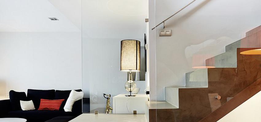 Escalera Estilo moderno Color marron, beige, marron  diseñado por REFORMAS BARCELONA GRUPO TECNICO .SL | Gremio | Copyright grupo técnico Barcelona