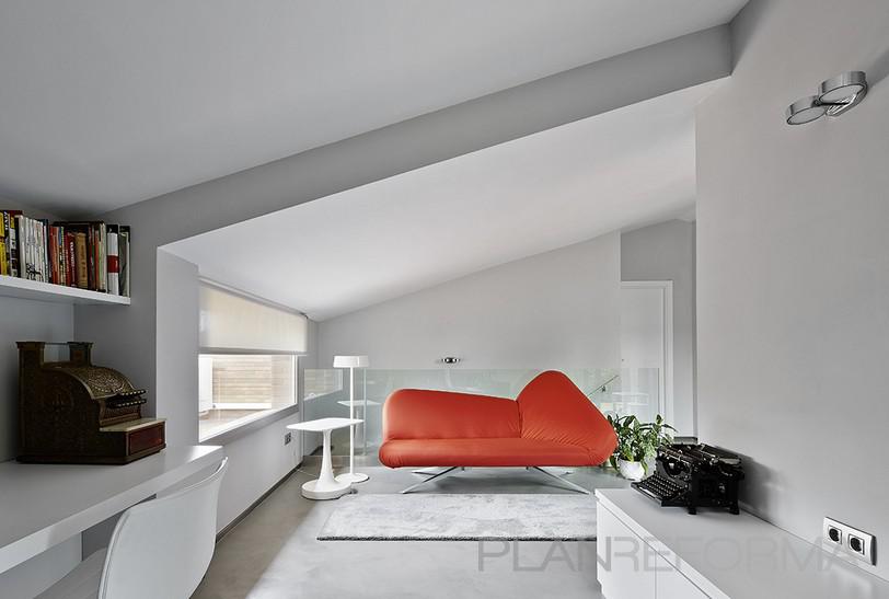 Estudio Estilo moderno Color rojo, blanco, gris  diseñado por REFORMAS BARCELONA GRUPO TECNICO .SL | Gremio | Copyright grupo técnico Barcelona