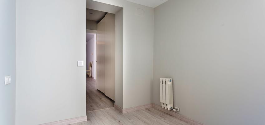 Dormitorio Estilo clasico Color beige, marron, gris  diseñado por REFORMAS BARCELONA GRUPO TECNICO .SL | Gremio | Copyright grupo técnico barcelona