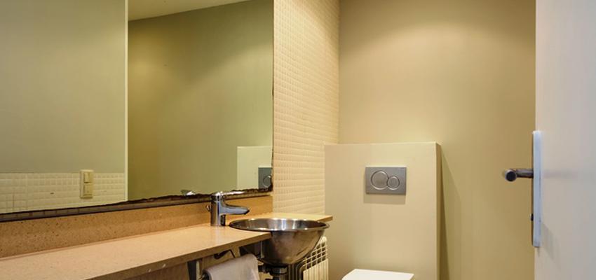 Baño Estilo moderno Color marron, beige, marron  diseñado por REFORMAS BARCELONA GRUPO TECNICO .SL | Gremio | Copyright grupo técnico barcelona