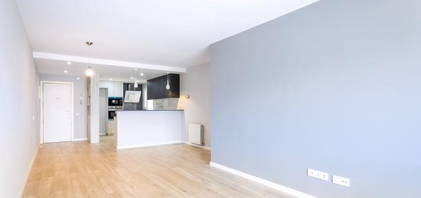 Comedor, Cocina Estilo moderno Color marron, blanco, gris  diseñado por REFORMAS BARCELONA GRUPO TECNICO .SL | Gremio | Copyright Grupo Técnico Barcelona