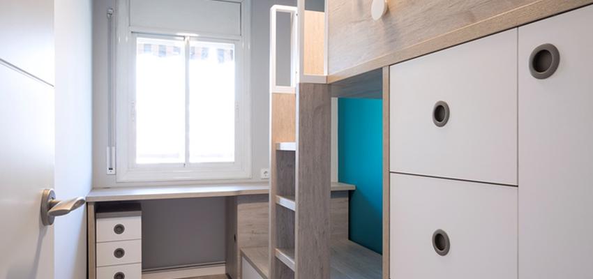 Dormitorio Estilo moderno Color marron, beige, blanco  diseñado por REFORMAS BARCELONA GRUPO TECNICO .SL | Gremio | Copyright Grupo Técnico Barcelona