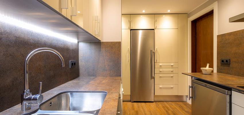 Cocina Estilo clasico Color beige, marron, blanco  diseñado por REFORMAS BARCELONA GRUPO TECNICO .SL | Gremio | Copyright Grupo técnico Barcelona