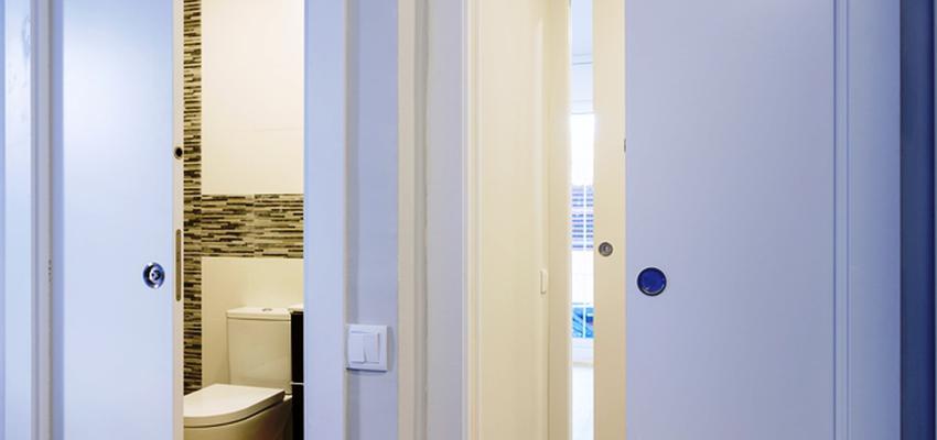 Pasillo Estilo moderno Color beige, blanco  diseñado por REFORMAS BARCELONA GRUPO TECNICO .SL | Gremio | Copyright grupo técnico