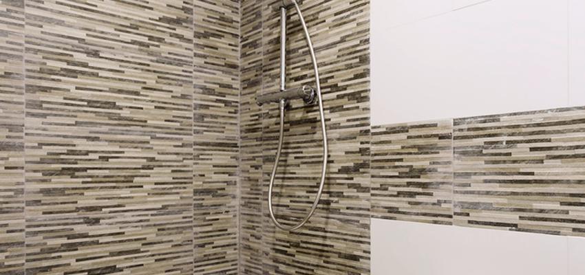 Baño Estilo moderno Color beige, marron, blanco  diseñado por REFORMAS BARCELONA GRUPO TECNICO .SL | Gremio | Copyright grupo técnico