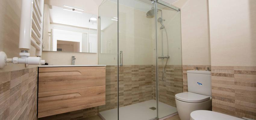 Baño Estilo moderno Color beige  diseñado por Honra2 | Gremio | Copyright Honra2