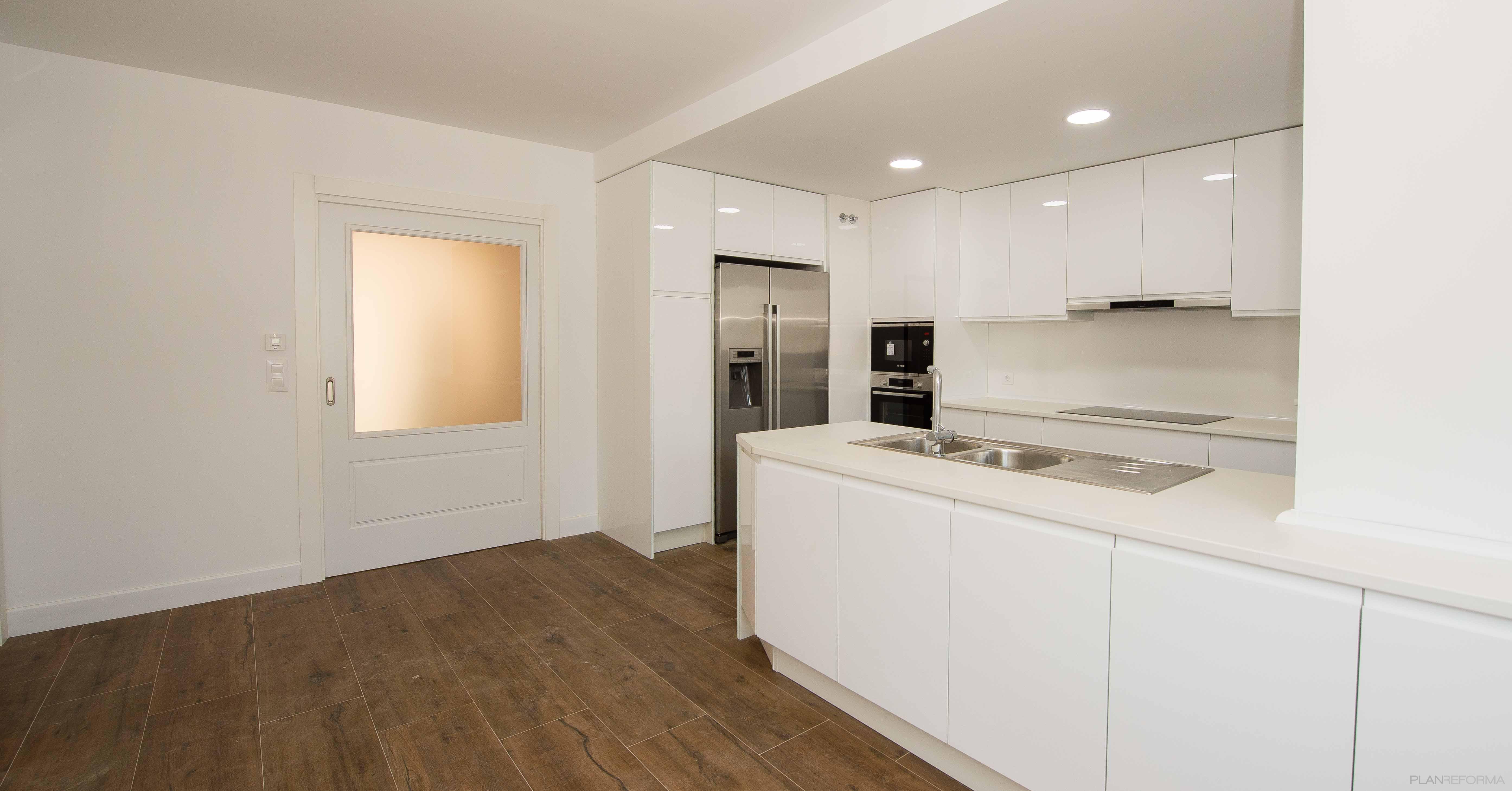 Cocina Estilo moderno Color blanco